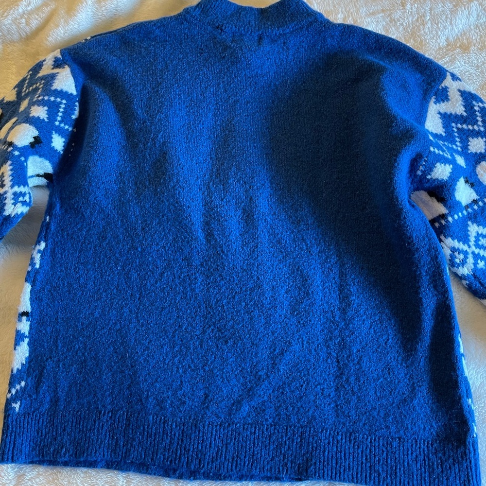 H&M Blue and White sheep patterned sweater - Picture 5 of 6